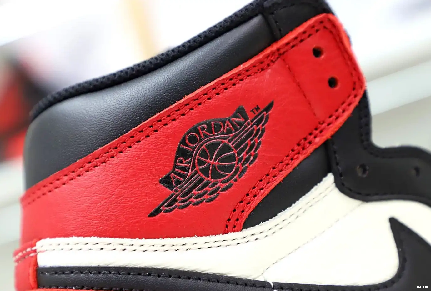 'BRED JORDAN RETRO AIR HIGH 1 OG TOE' 0404